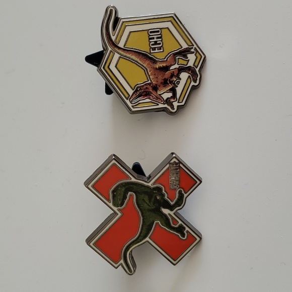 Universal Studios Jurassic World Raptor Pin Set - Picture 3 of 4